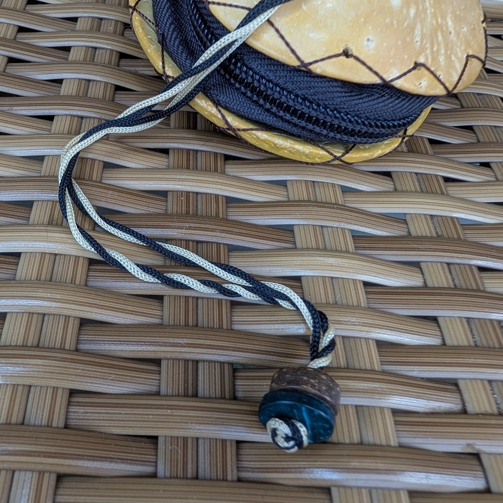 Handmade Coconut Shell Wristlet Pouch Floral Leaf Beads Asian Small - Picture 12 of 12